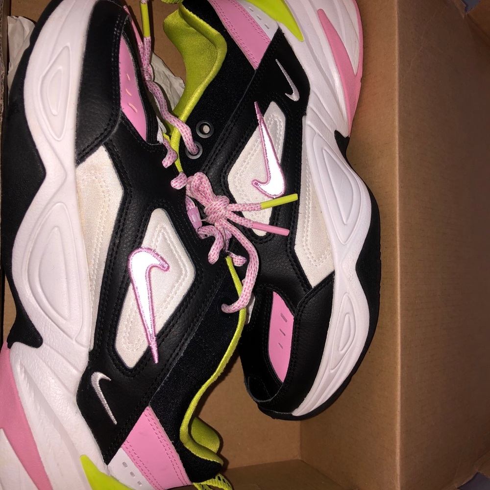 Womens Nike shoes